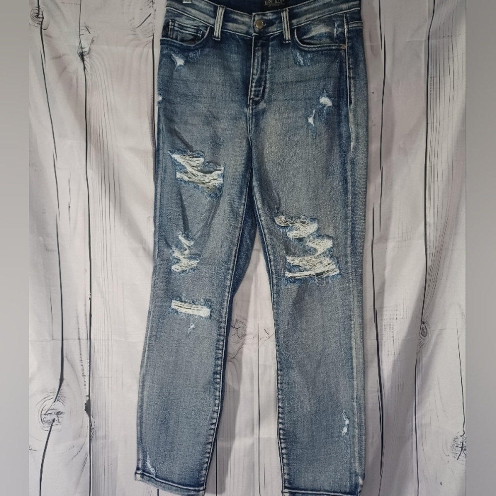 Judy Blue High-Rise Casual Boyfriend Fit Distressed Blue Jeans